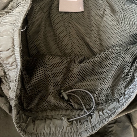 KITH Lightweight Devan Wind Shorts - Picture 2 of 7